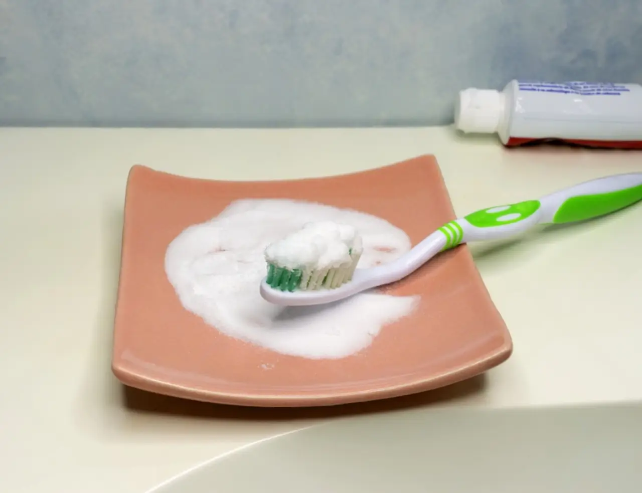 Tratamientos peligrosos para blanquear los dientes